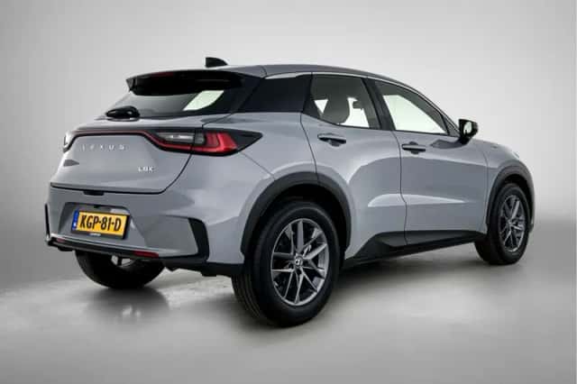 Lexus LBX (2024) thumbnail 2