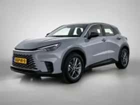 Lexus LBX (2024) thumbnail 2