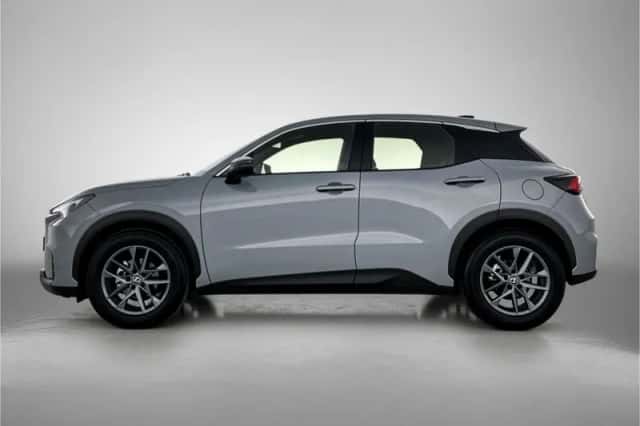 Lexus LBX (2024) thumbnail 3
