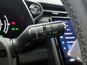 Lexus LBX (2024) thumbnail 24