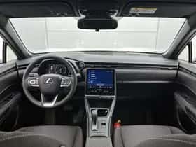 Lexus LBX (2024) thumbnail 4
