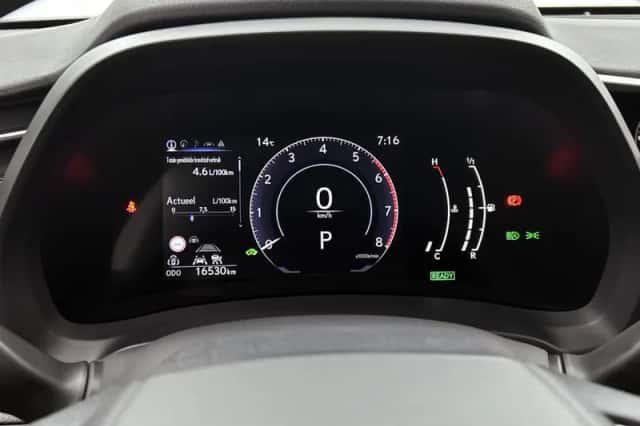 Lexus LBX (2024) thumbnail 5