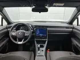 Lexus LBX (2024) thumbnail 5