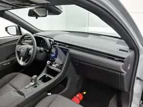 Lexus LBX (2024) thumbnail 6