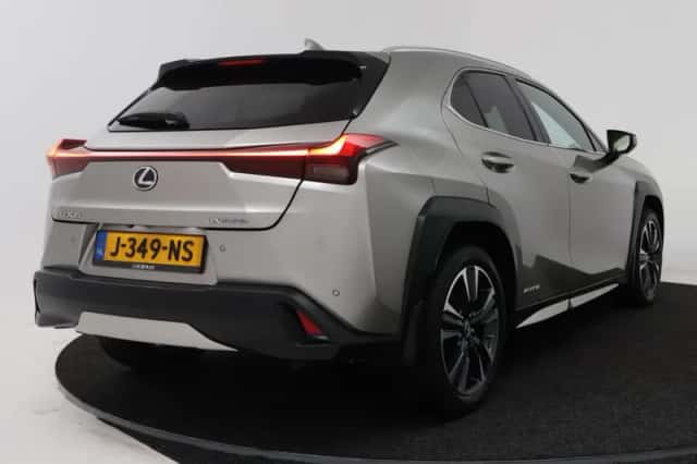 Lexus UX (2020) thumbnail 2