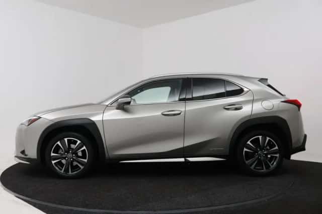 Lexus UX (2020) thumbnail 3