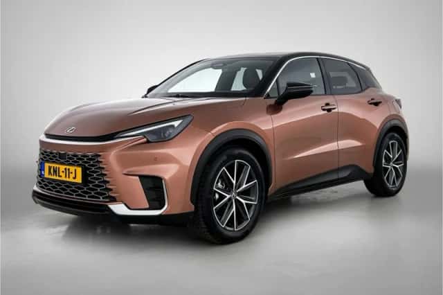 Lexus LBX (2025) thumbnail 1