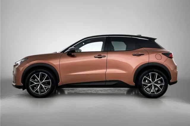 Lexus LBX (2025) thumbnail 3