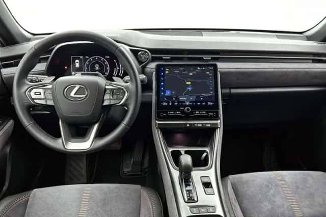 Lexus LBX (2025) thumbnail 4