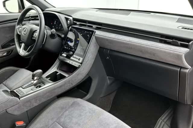 Lexus LBX (2025) thumbnail 6
