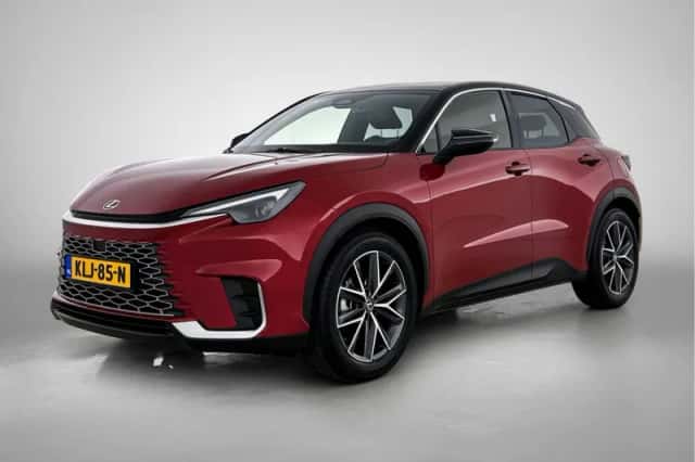 Lexus LBX (2024) thumbnail 1