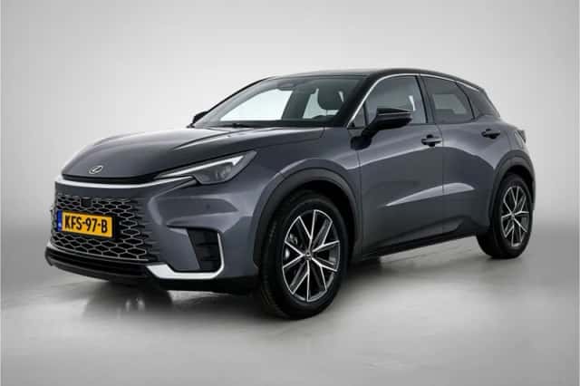 Lexus LBX (2024) thumbnail 1