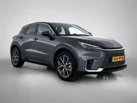 Lexus LBX (2024) thumbnail 12