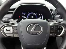 Lexus LBX (2024) thumbnail 17