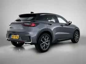 Lexus LBX (2024) thumbnail 3
