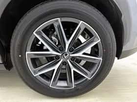 Lexus LBX (2024) thumbnail 23