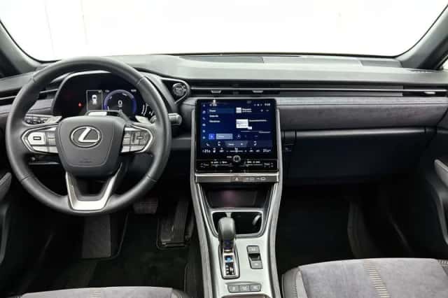 Lexus LBX (2024) thumbnail 4
