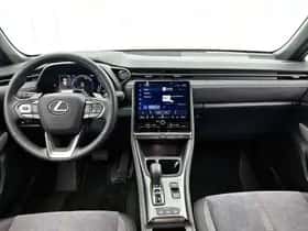 Lexus LBX (2024) thumbnail 4