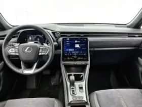 Lexus LBX (2024) thumbnail 5