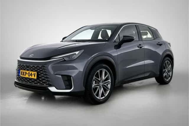 Lexus LBX (2025) thumbnail 1