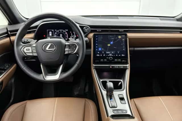 Lexus LBX (2025) thumbnail 4