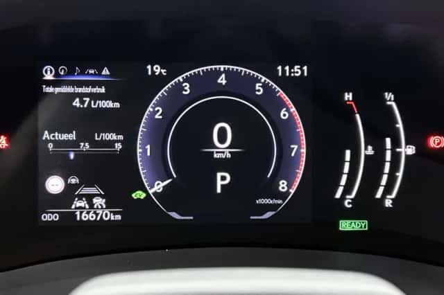 Lexus LBX (2025) thumbnail 5