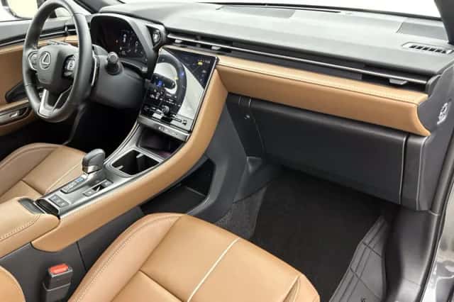 Lexus LBX (2025) thumbnail 6