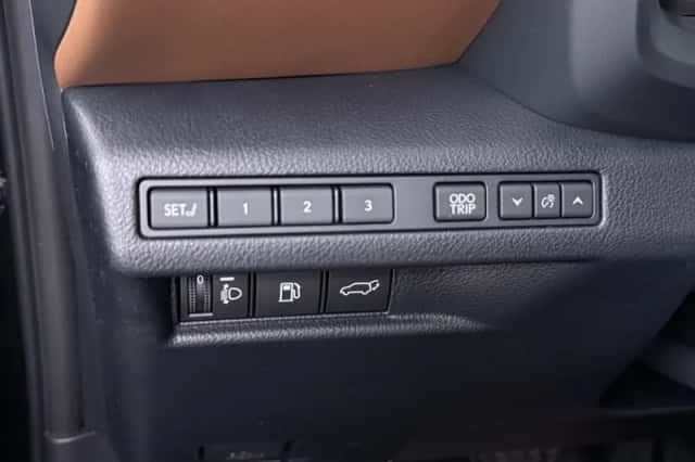 Lexus LBX (2026) thumbnail 5