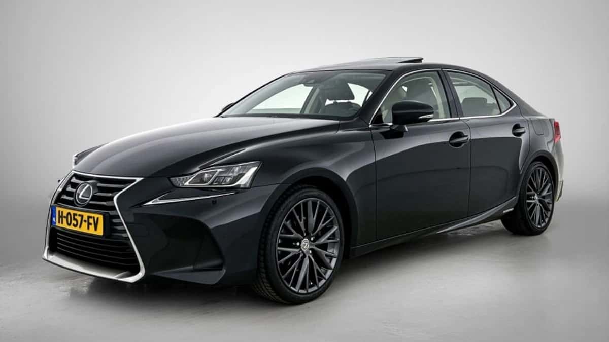Lexus IS (2020) — foto 1