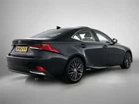 Lexus IS (2020) thumbnail 2