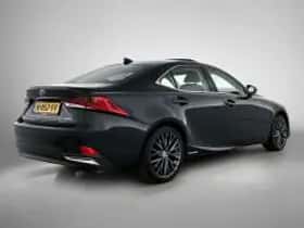 Lexus IS (2020) thumbnail 3