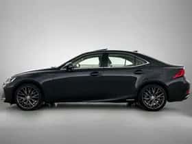 Lexus IS (2020) thumbnail 3
