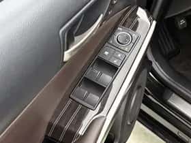 Lexus IS (2020) thumbnail 24