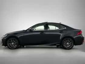 Lexus IS (2020) thumbnail 4