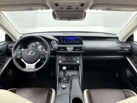 Lexus IS (2020) thumbnail 5