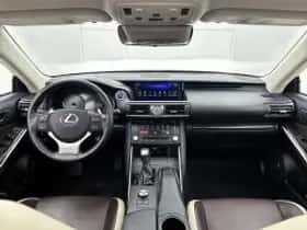 Lexus IS (2020) thumbnail 6
