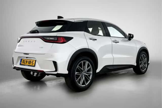 Lexus LBX (2026) thumbnail 2