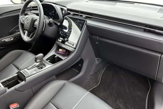 Lexus LBX (2026) thumbnail 6