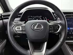 Lexus LBX (2024) thumbnail 17