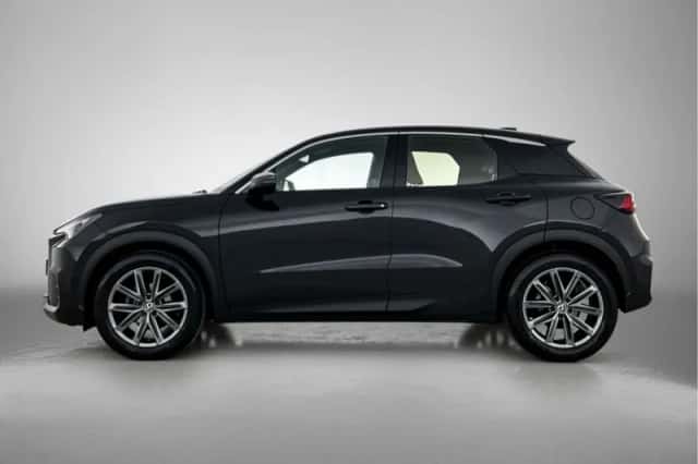 Lexus LBX (2024) thumbnail 3