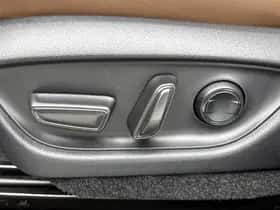 Lexus LBX (2024) thumbnail 34