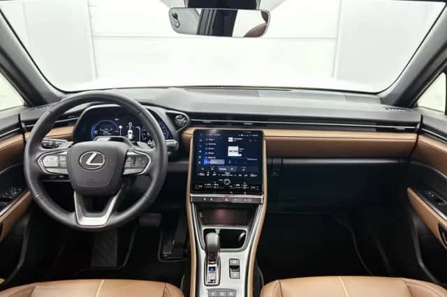 Lexus LBX (2025) thumbnail 4