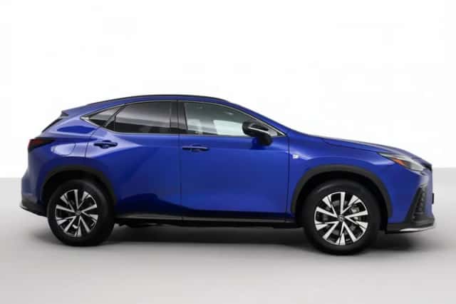Lexus NX (2023) thumbnail 4