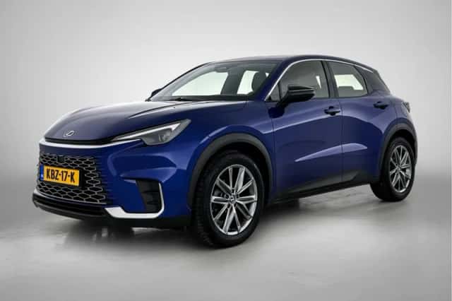 Lexus LBX (2024) thumbnail 1