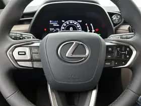Lexus LBX (2024) thumbnail 17