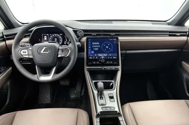 Lexus LBX (2024) thumbnail 4