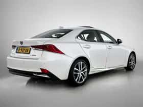 Lexus IS (2021) thumbnail 2