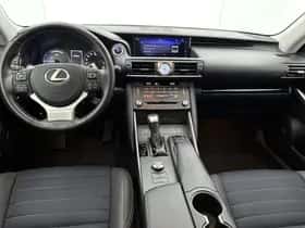 Lexus IS (2021) thumbnail 5