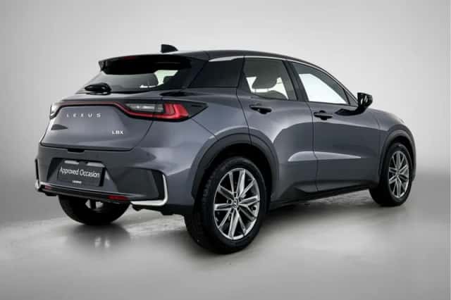 Lexus LBX (2024) thumbnail 2