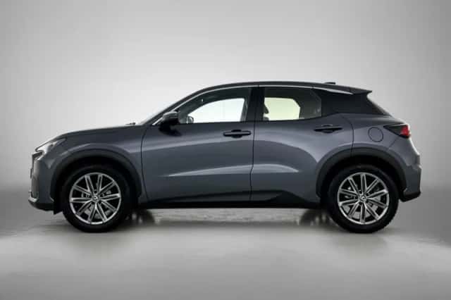 Lexus LBX (2024) thumbnail 3